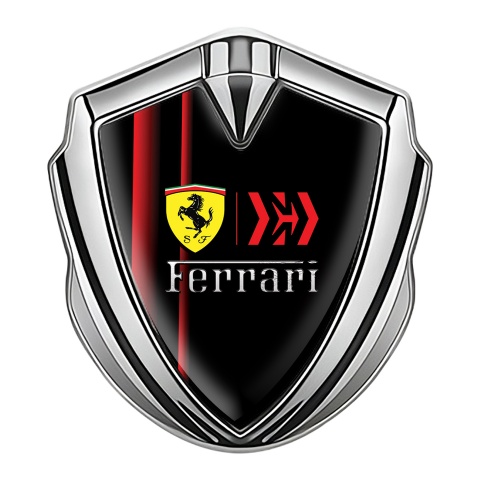 Ferrari Emblem Abzeichen Silbertonfarbe mit Schwarze rote Leinwande und Gelb Schild Logo