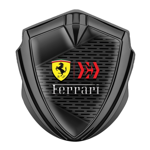 Ferrari Abzeichen selbstklebend Graphit Tonfarbe mit Schwarze Textur Hintergrund und Gelb Schild Logo