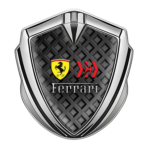 Ferrari Emblem Auto Zeichen Silbertonfarbe mit Dunkles Gitter Effekt und Gelb Schild Logo