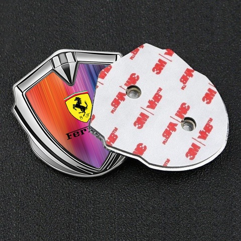 Ferrari Selbstklebendes Metallaufkleber Emblem Silbertonfarbe mit Mehrfarbig Basis und Gelb Schwarz Logo