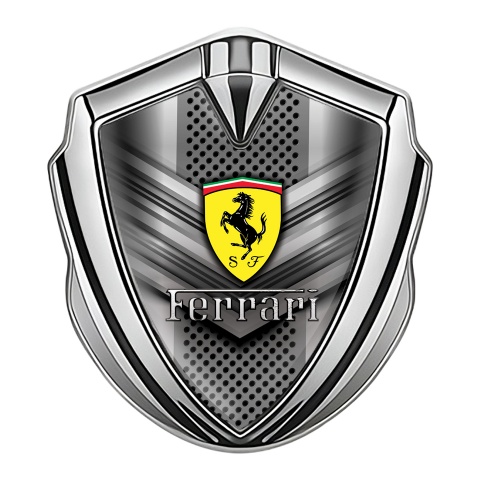 Ferrari Abzeichen selbstklebend Silbertonfarbe mit V Form Kratzer Effekt Basis