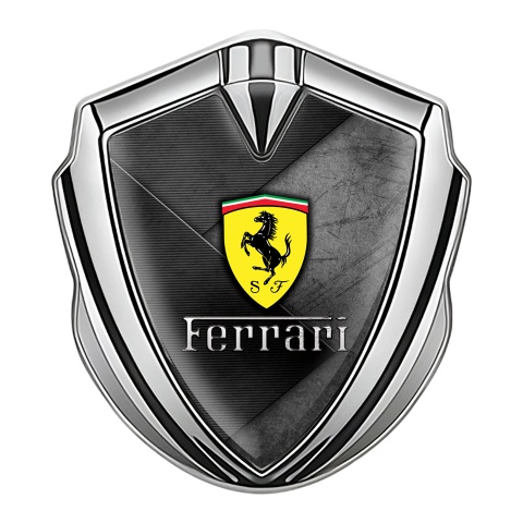 Ferrari Emblem Aufkleber Autozubehor Silbertonfarbe mit Kreuztexturen Der Basis und Gelb Logo