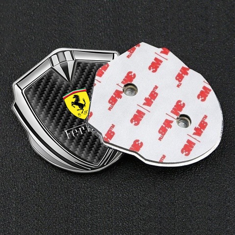 Ferrari Emblem Abzeichen selbstklebend Silbertonfarbe mit Schwarz Kohlenstoff Version