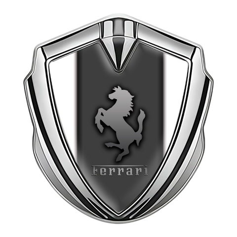 Ferrari Emblem Abzeichen Silbertonfarbe mit Weiss basis und Graphite Panel Logo