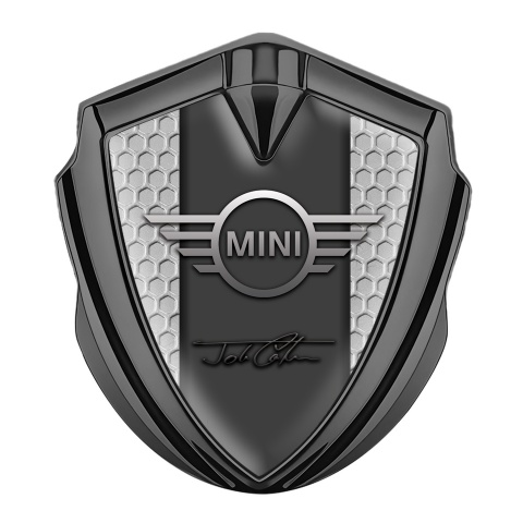 Mini Cooper Emblem Auto Zeichen Graphit Tonfarbe mit Wabeneffekt Design und John Cooper Unterschrift
