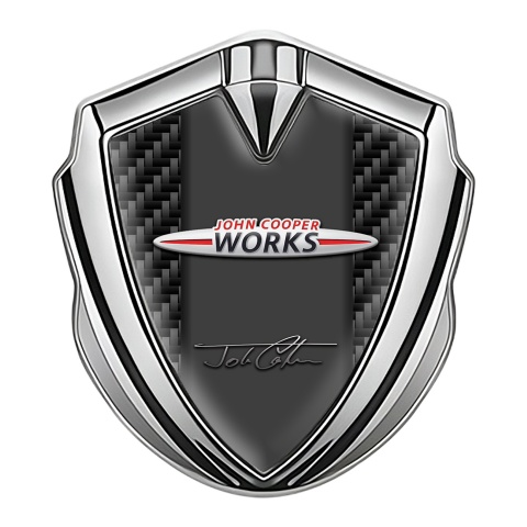 Mini Cooper Abzeichen selbstklebend Silbertonfarbe mit Kohlenstoff Hintergrund John Cooper Works Logo