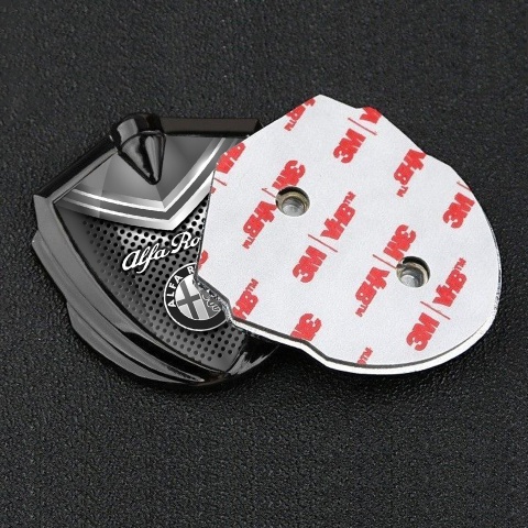 Alfa Romeo Emblem Logo Schriftzug Aufkleber Graphit Tonfarbe Dunkles Mesh mit Grau Elemente Design