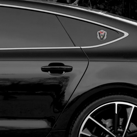 Alfa Romeo Seitenflugel Emblem Aufkleber Silbertonfarbe Dunkles Mesh mit Rote Details Design