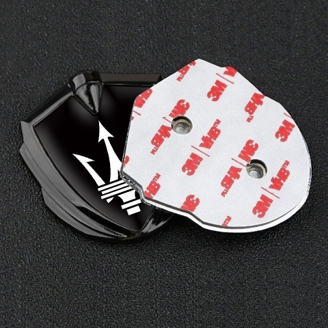 Maserati Selbstklebendes Metallaufkleber Emblem Graphit Tonfarbe mit Schwarz Basis und Weiss Logo Design