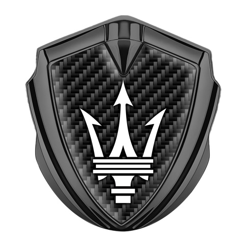 Maserati Emblem Aufkleber Autozubehor Graphit Tonfarbe mit Schwarz Carbon Basis und Weiss Logo