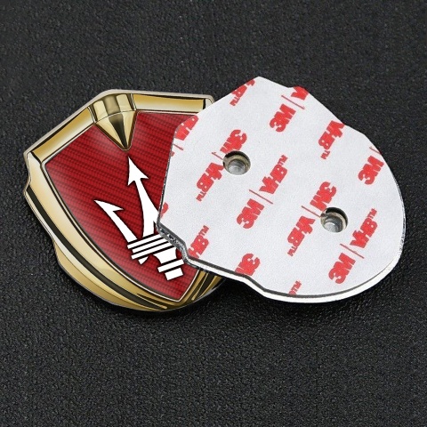 Maserati Selbstklebendes Metallaufkleber Emblem Goldtonfarbe mit Rote Carbon weiss Logo