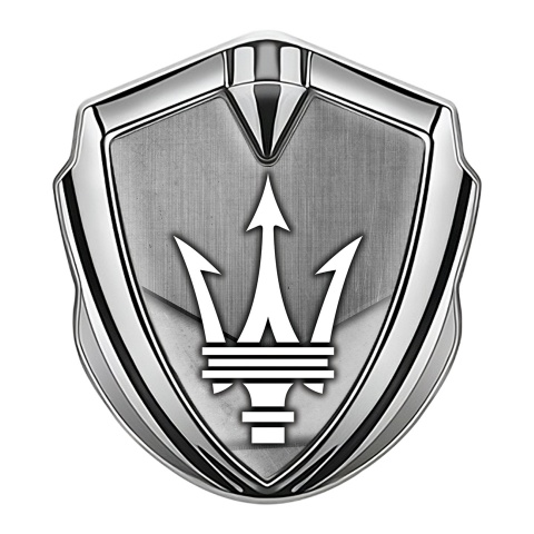 Maserati Emblem Auto Zeichen Silbertonfarbe mit Grau Elemente Hintergrund und Weiss Logo