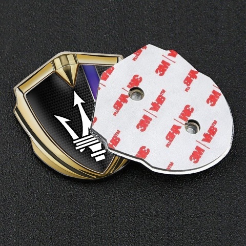 Maserati Emblem Abzeichen Goldtonfarbe Schwarz Kohlenstoff mit Lila Band Design