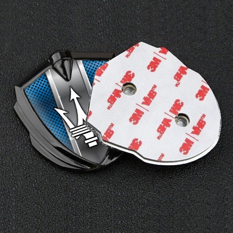 Maserati Emblem Auto Zeichen  Graphit Tonfarbe mit Blau Netz und Grau Panel Logo