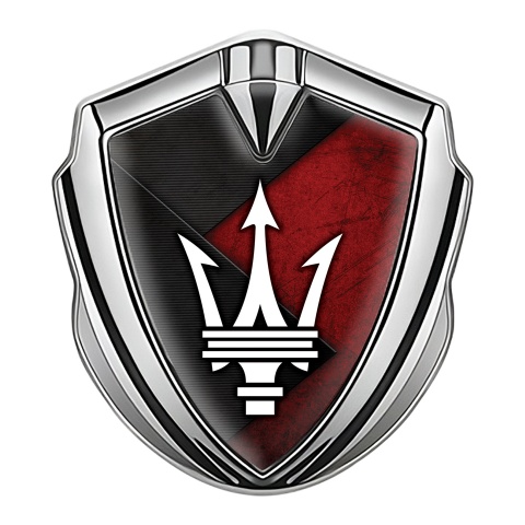 Maserati Emblem Logo Schriftzug Aufkleber Silbertonfarbe mit Schwarz Rote Basis und Weiss Logo