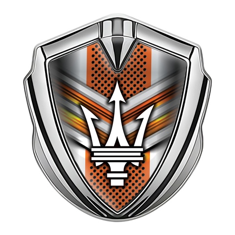 Maserati Emblem Abzeichen Silbertonfarbe mit Orangefarbene Balken Design und Weiss Logo
