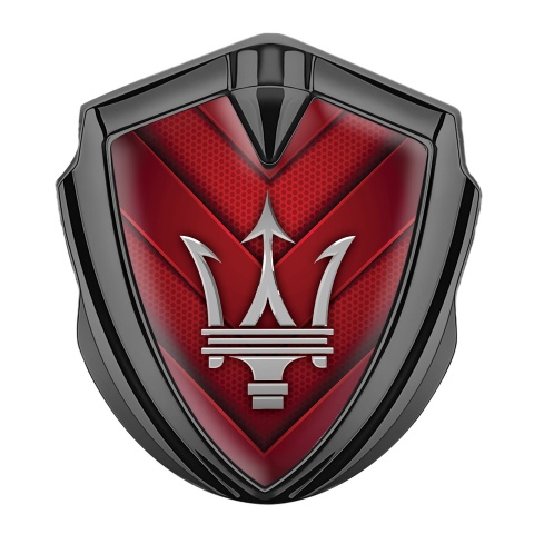 Maserati Emblem Abzeichen selbstklebend Graphit Tonfarbe mit Rote V Form Elemente  Stil