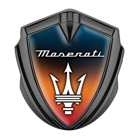 Maserati Emblem Abzeichen selbstklebend Graphit Tonfarbe mit Irisierende orange blaue Basis Stil