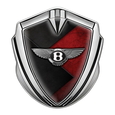 Bentley Selbstklebendes Metallaufkleber Emblem Silbertonfarbe mit Schwarz Rote Textur Hintergrund