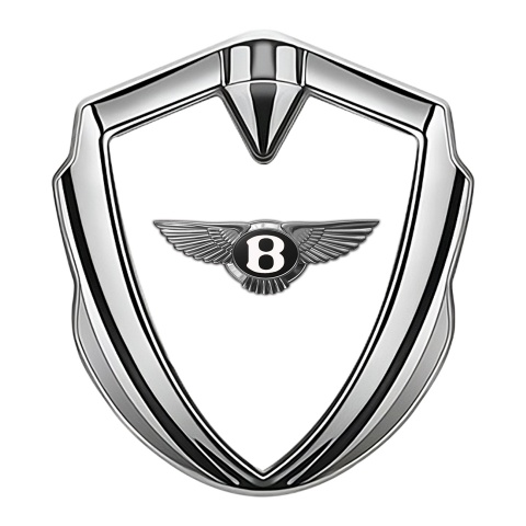 Bentley Abzeichen selbstklebend Silbertonfarbe mit Weiss Hintergrund und Grau Weiss Logo