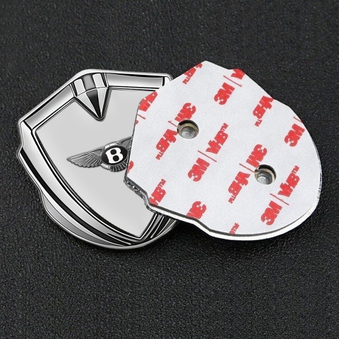 Bentley Seitenflugel Emblem Aufkleber Silbertonfarbe mit Grau Fundament und Klassisch Logo Stil