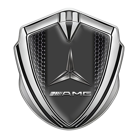 Mercedes AMG Emblem Abzeichen selbstklebend Silbertonfarbe mit Perforierter Stahl Effekt