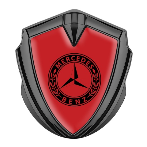 Mercedes Benz Emblem Logo Schriftzug Aufkleber mit Graphit Tonfarbe Rote Basis und Rundes Logo Stil