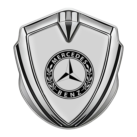 Mercedes Benz Emblem Abzeichen Silbertonfarbe mit Grau Basis und Rundes Logo Stil