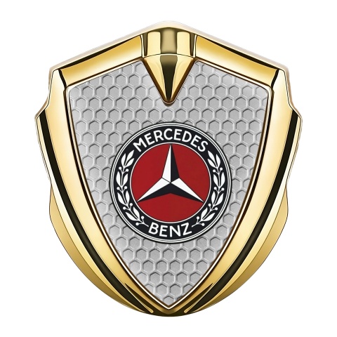 Mercedes Benz Emblem Abzeichen selbstklebend Goldtonfarbe mit Wabeneffekt Basis und Rotes Kreis Logo