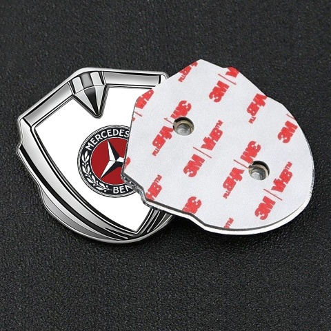Mercedes Benz Emblem Abzeichen Silbertonfarbe mit Wiss Hintergrund und Rotes Kreis Logo